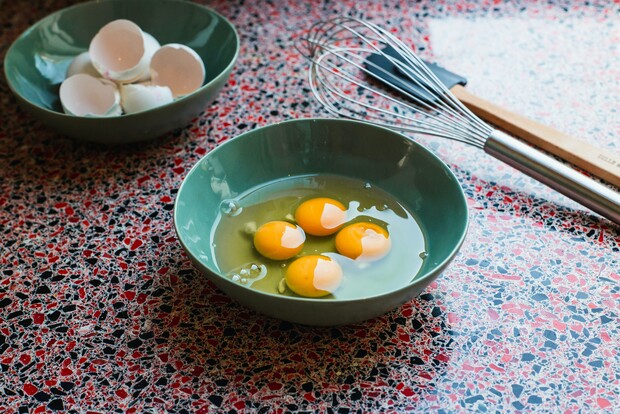 Beat eggs, pepper and salt in bowl until blended.